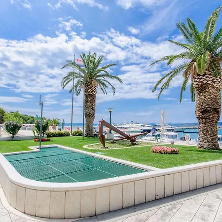 Stari Dvor Apartment *