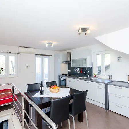 Stari Dvor Apartment *
